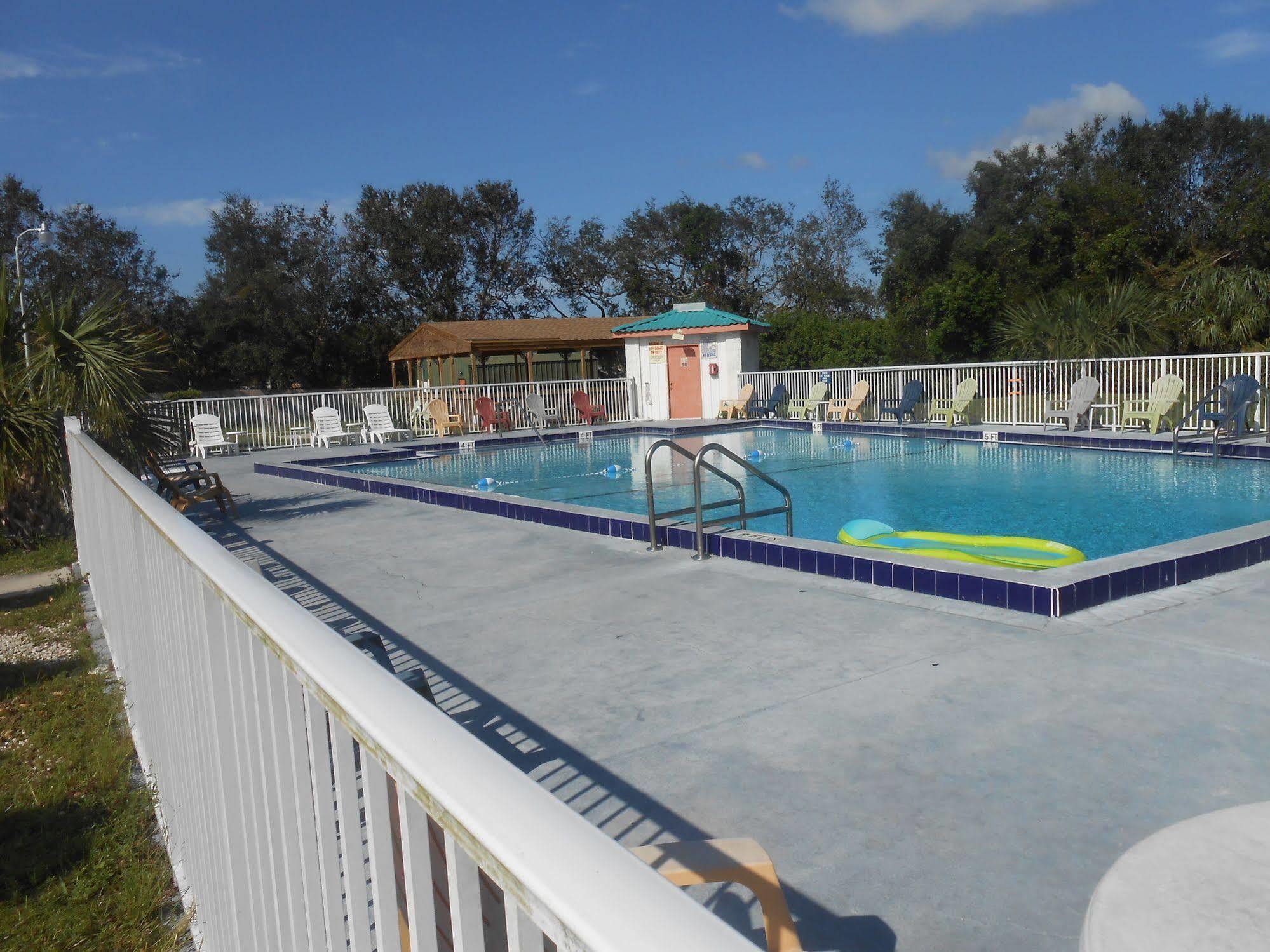 Executive Garden Titusville Hotel Εξωτερικό φωτογραφία