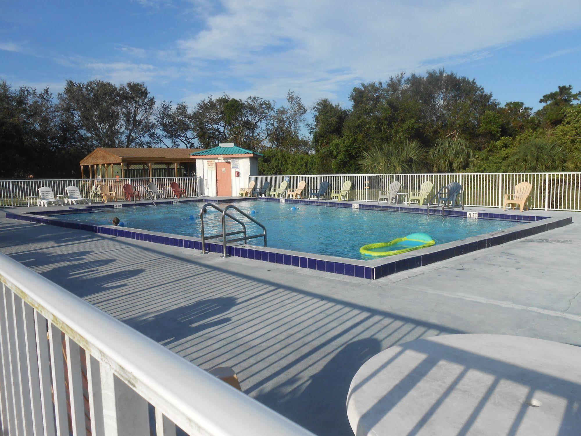 Executive Garden Titusville Hotel Εξωτερικό φωτογραφία